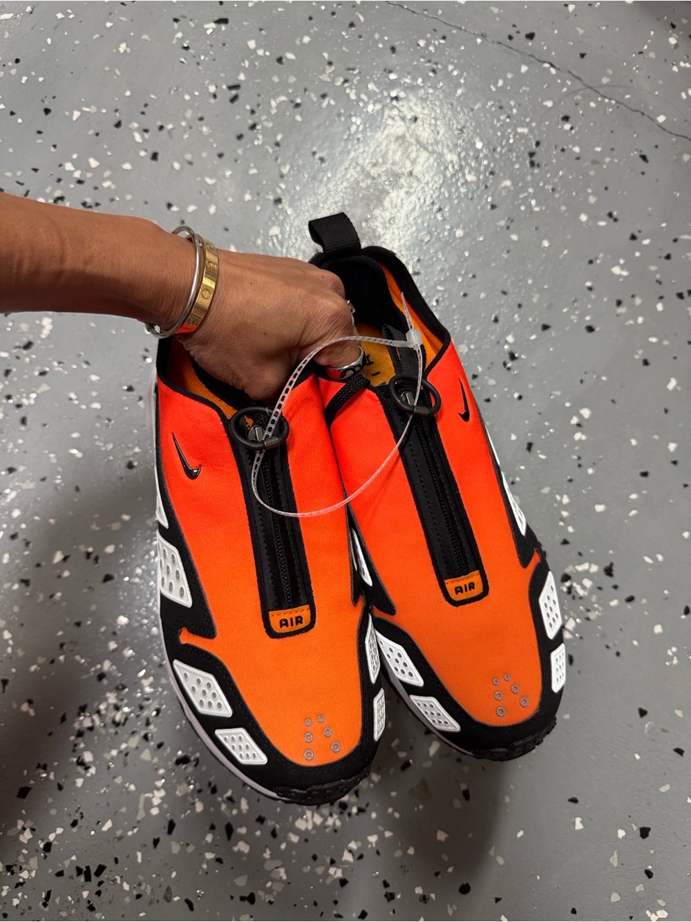 NEW! Nike Air Max Sunder SNDR Bright Crimson Slip On Shoes - Picture 2 of 6